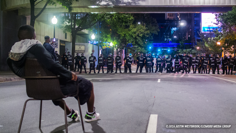 Illustration for article titled A Night Of Tear Gas And Chaos In Charlotte